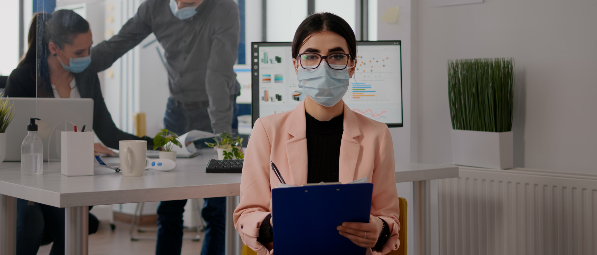 Person practicing mindfulness to manage coronavirus anxiety